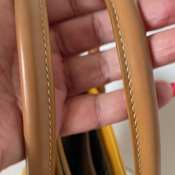 AUTHENTIC/VINTAGE BURBERRY HANDBAG #0824C. - Picture 15 of 17